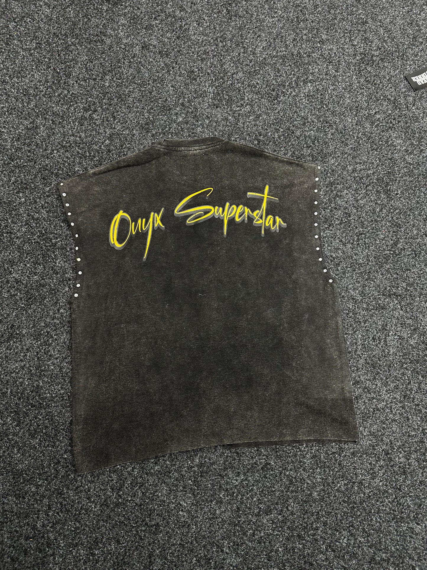 GRAFFITI SLEEVELESS TEE